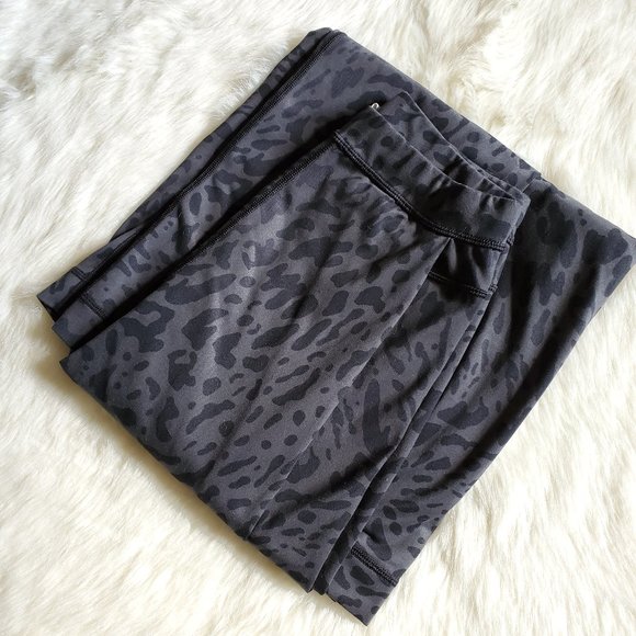 Lululemon Forward Fold Leopard Wide Leg Pants Size 2 - Picture 10 of 15